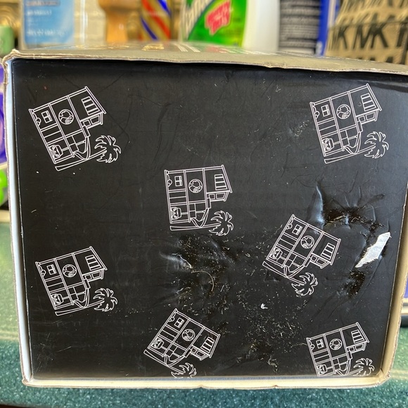 Barbie , CHI  1 in. Ceramic curling wand.  New in box.  Minor marks on box - Picture 6 of 7